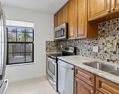1431 Se Berwick Court - Photo Thumbnail 4