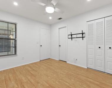 1431 Se Berwick Court - Photo Thumbnail 14