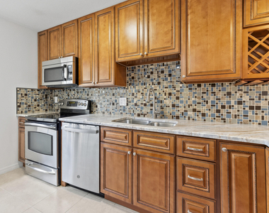 1431 Se Berwick Court - Photo Thumbnail 2