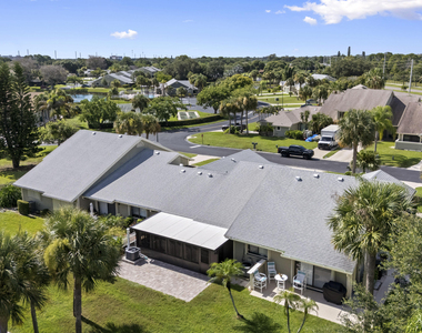 1431 Se Berwick Court - Photo Thumbnail 22