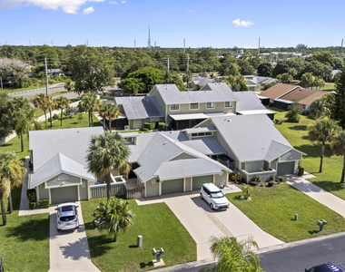 1431 Se Berwick Court - Photo Thumbnail 29