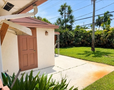 1980 Ne 56th Street - Photo Thumbnail 5