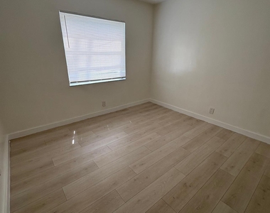 600 Ne 46th Court - Photo Thumbnail 7