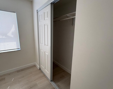 600 Ne 46th Court - Photo Thumbnail 3