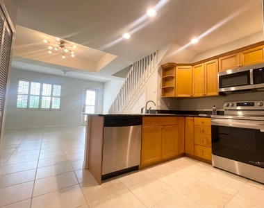 902 S Federal Highway - Photo Thumbnail 1