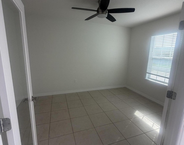 3250 Sw Cohutta Street - Photo Thumbnail 2