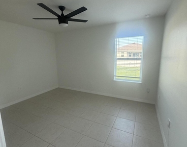 3250 Sw Cohutta Street - Photo Thumbnail 3