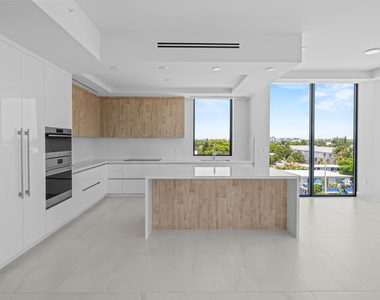 305 Briny Avenue - Photo Thumbnail 6