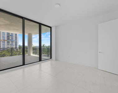 305 Briny Avenue - Photo Thumbnail 9
