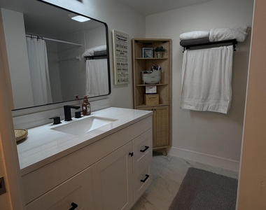 20 Royal Palm Way - Photo Thumbnail 13