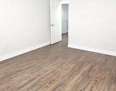 6705 Old Farm Trail - Photo Thumbnail 19