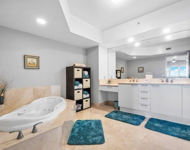 2640 Lake Shore Drive - Photo Thumbnail 26