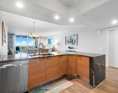 2640 Lake Shore Drive - Photo Thumbnail 19