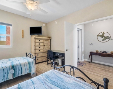 2640 Lake Shore Drive - Photo Thumbnail 29
