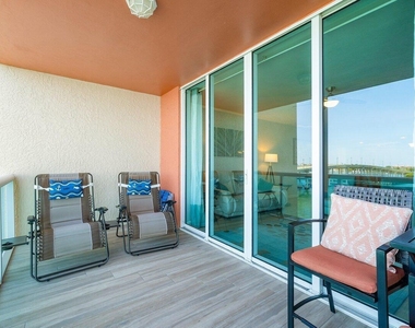 2640 Lake Shore Drive - Photo Thumbnail 6