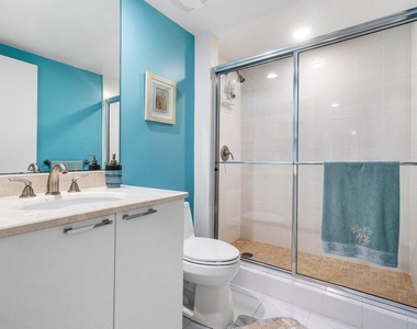 2640 Lake Shore Drive - Photo Thumbnail 31