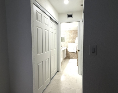 20 Royal Palm Way - Photo Thumbnail 14