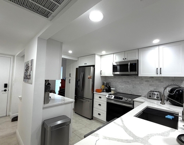 20 Royal Palm Way - Photo Thumbnail 7
