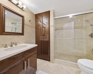 800 Greensward Court - Photo Thumbnail 12