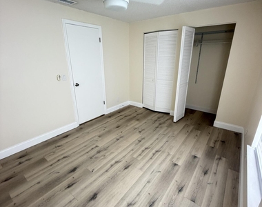 317 Georgian Park Drive - Photo Thumbnail 9