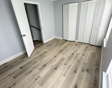 317 Georgian Park Drive - Photo Thumbnail 7