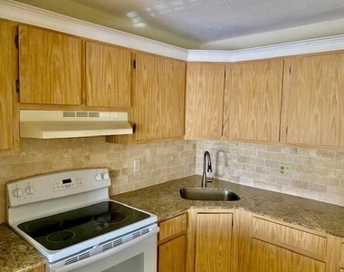 428 Pine Glen Lane - Photo Thumbnail 11