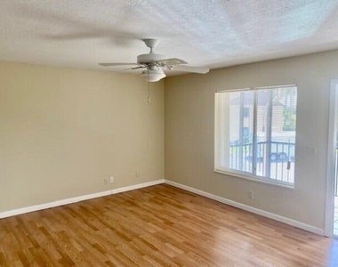 428 Pine Glen Lane - Photo Thumbnail 5