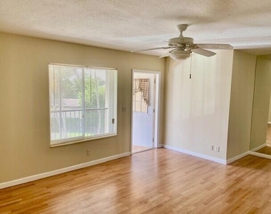 428 Pine Glen Lane - Photo Thumbnail 6