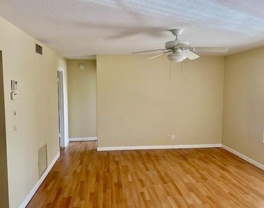 428 Pine Glen Lane - Photo Thumbnail 8