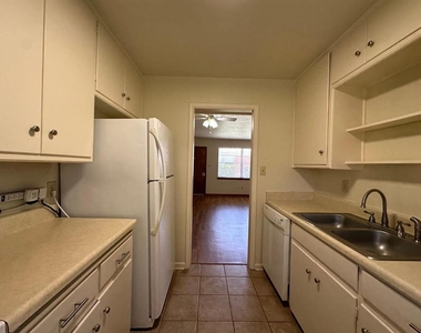 500 Stinson Street - Photo Thumbnail 5