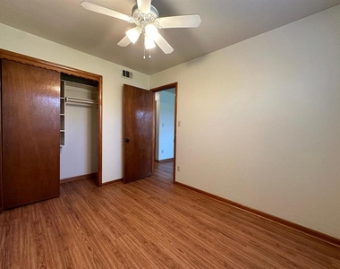 500 Stinson Street - Photo Thumbnail 8