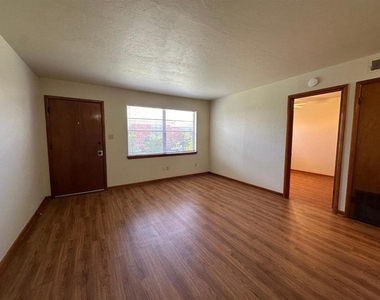 500 Stinson Street - Photo Thumbnail 6