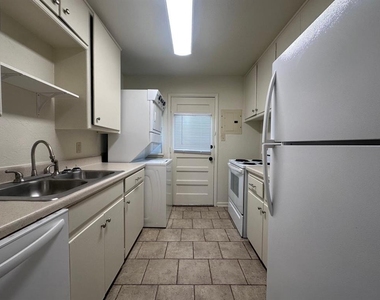 500 Stinson Street - Photo Thumbnail 6