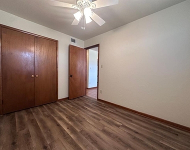500 Stinson Street - Photo Thumbnail 9