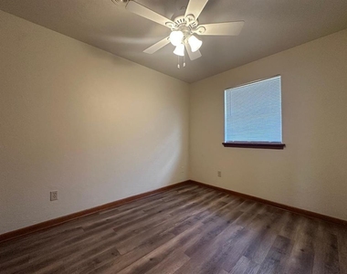 500 Stinson Street - Photo Thumbnail 12