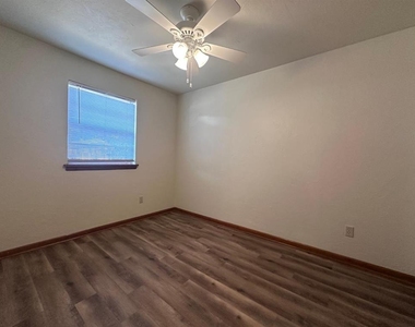 500 Stinson Street - Photo Thumbnail 8