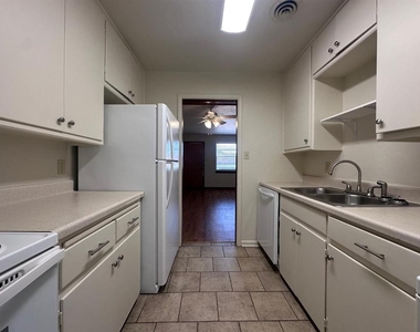 500 Stinson Street - Photo Thumbnail 7