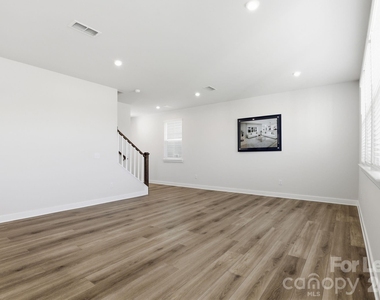 862 Heathway Drive - Photo Thumbnail 9