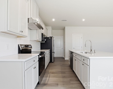 862 Heathway Drive - Photo Thumbnail 5