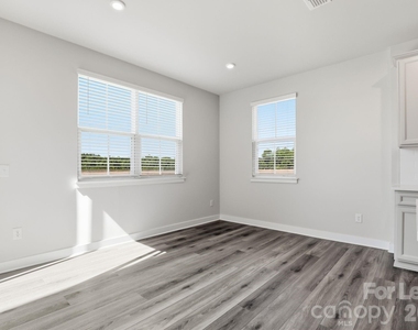 862 Heathway Drive - Photo Thumbnail 6