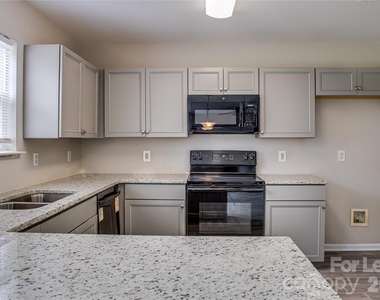 2035 Speedwell Court - Photo Thumbnail 12