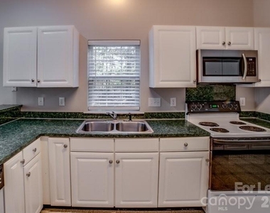 6434 Gatesville Lane - Photo Thumbnail 10