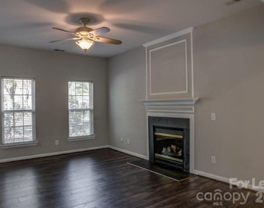 6434 Gatesville Lane - Photo Thumbnail 5