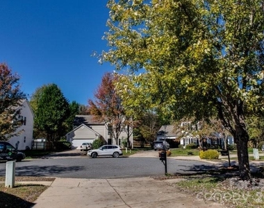 6434 Gatesville Lane - Photo Thumbnail 34