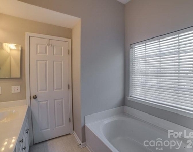 6434 Gatesville Lane - Photo Thumbnail 24