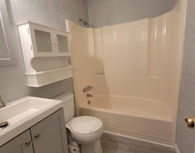 2021 Downey Street - Photo Thumbnail 17