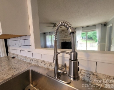 2021 Downey Street - Photo Thumbnail 5