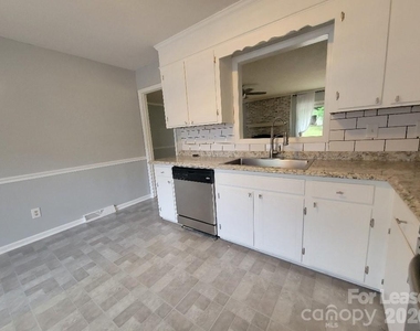 2021 Downey Street - Photo Thumbnail 2