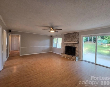 2021 Downey Street - Photo Thumbnail 10