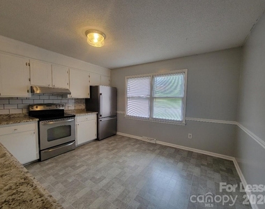 2021 Downey Street - Photo Thumbnail 4
